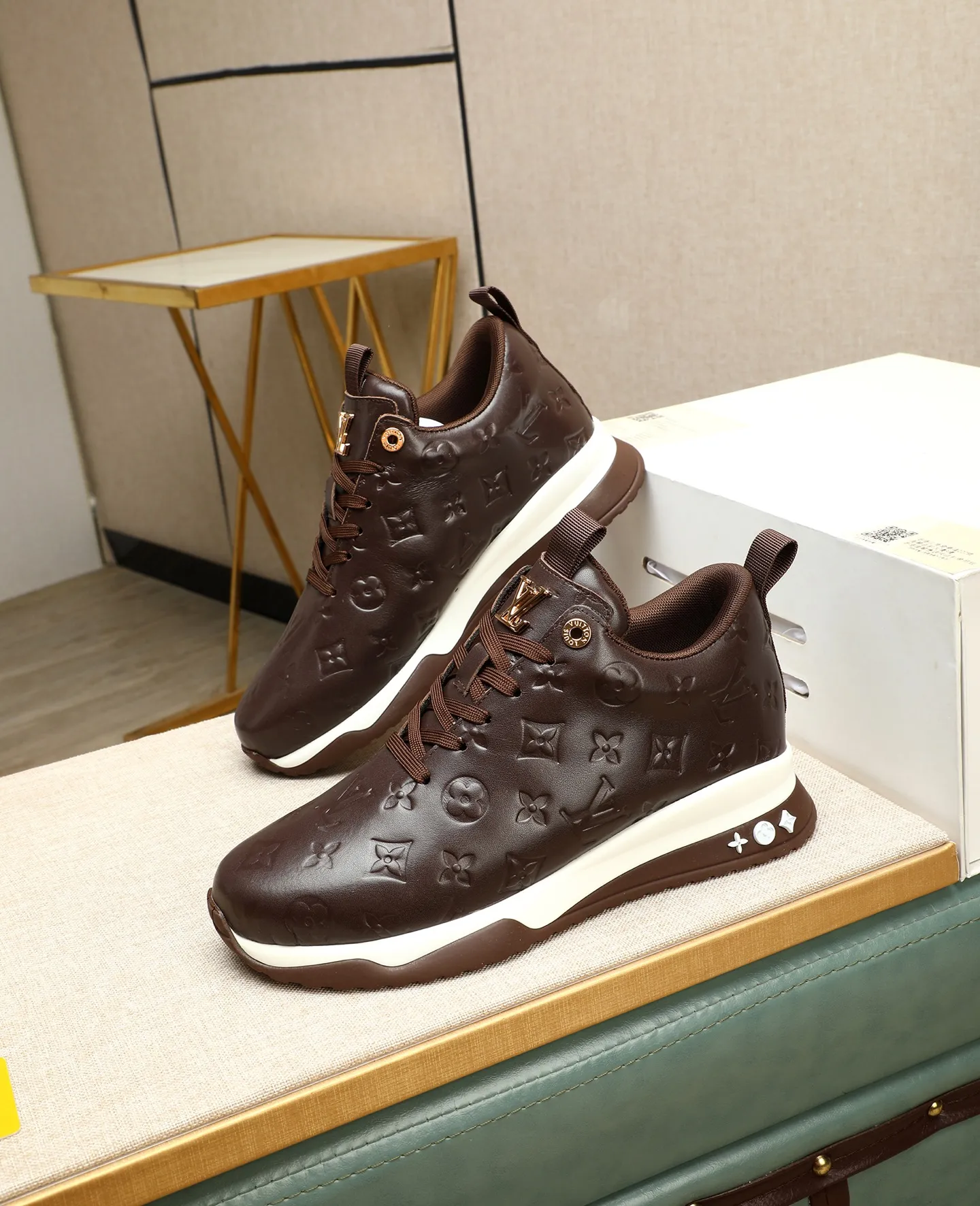 Men's shoes 💰520 📛📛【LOUIS VUITTON】Louis Vuitton official website synchronized new products 👟Milan fashion catwalk style 🇰🇾🇰🇾LV family logo, celebrity style, a must-have for fashionistas ⚠️First-layer calfskin ➕Mesh lining ➕Official website original version special outsole 👞Number 39-44 (38 45 46 customized)